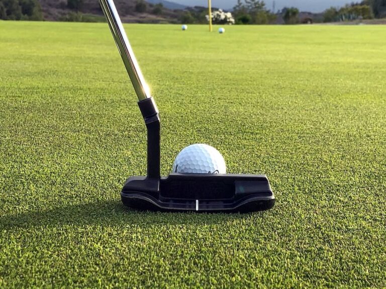 Do you want to know if the blade head putter is the right one for your game? In this article we explain it to you in detail. Do you want to create your putter? Contact us.