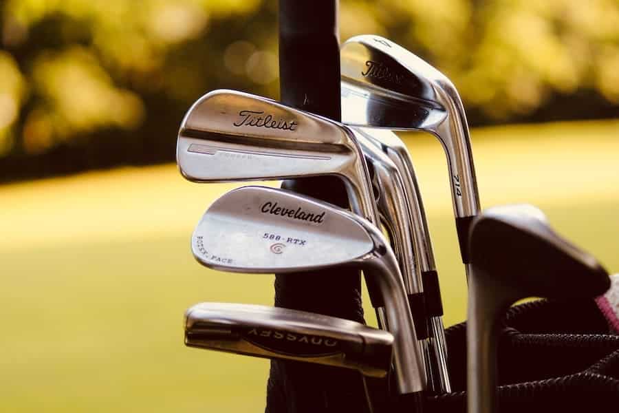 Do you want to know the types of Wedges that exist in Golf and how to choose the right one? In this article we tell you in detail. Custom Golf Clubs.