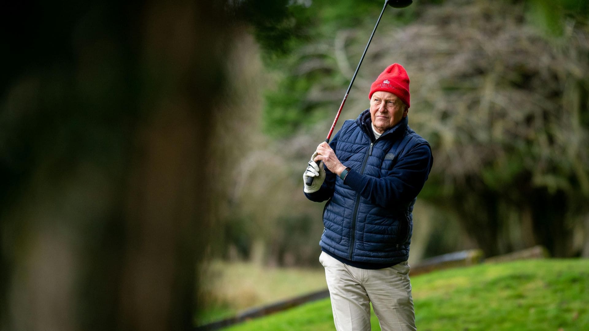 Si notas que tu fuerza y velocidad han disminuido, quizás sea el momento de plantearse hacerse con unos palos de golf para seniors. Te contamos sus diferencias.